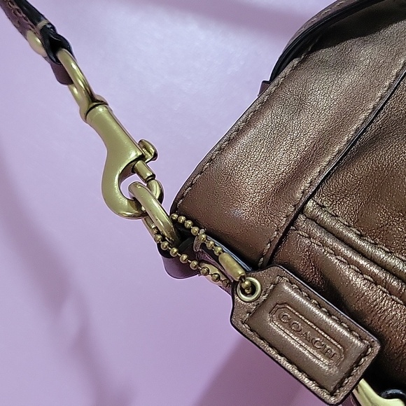 Coach Y2K Copper Leather Zoe shoulder π§‘π€π bagDimensions 9 in X 6.5 in X 3in - Picture 5 of 17